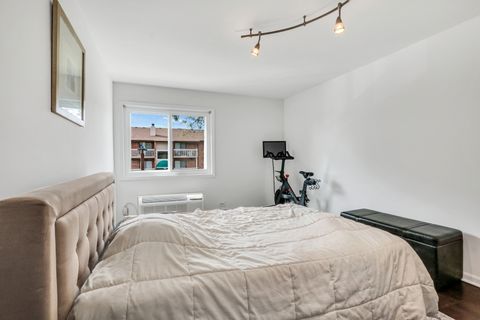 Tiny photo for 820 N Lakeside Drive #2D, Vernon Hills, IL 60061 (MLS # 12492049)