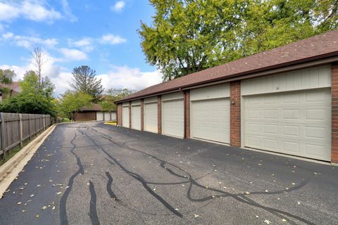 Tiny photo for 820 N Lakeside Drive #2D, Vernon Hills, IL 60061 (MLS # 12492049)