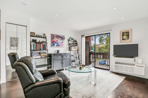 Tiny photo for 820 N Lakeside Drive #2D, Vernon Hills, IL 60061 (MLS # 12492049)