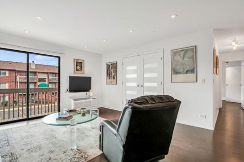 Tiny photo for 820 N Lakeside Drive #2D, Vernon Hills, IL 60061 (MLS # 12492049)