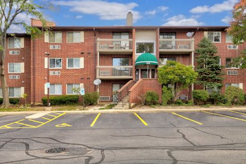 Photo of 820 N Lakeside Drive #2D, Vernon Hills, IL 60061 (MLS # 12492049) Photo of 820 N Lakeside Drive #2D, Vernon Hills, IL 60061 (MLS # 12492049)