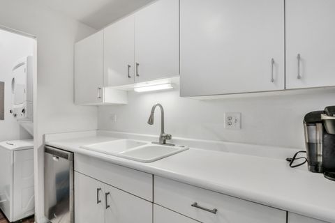 Tiny photo for 820 N Lakeside Drive #2D, Vernon Hills, IL 60061 (MLS # 12492049)