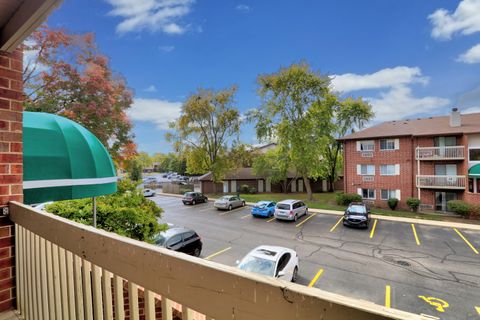 Tiny photo for 820 N Lakeside Drive #2D, Vernon Hills, IL 60061 (MLS # 12492049)
