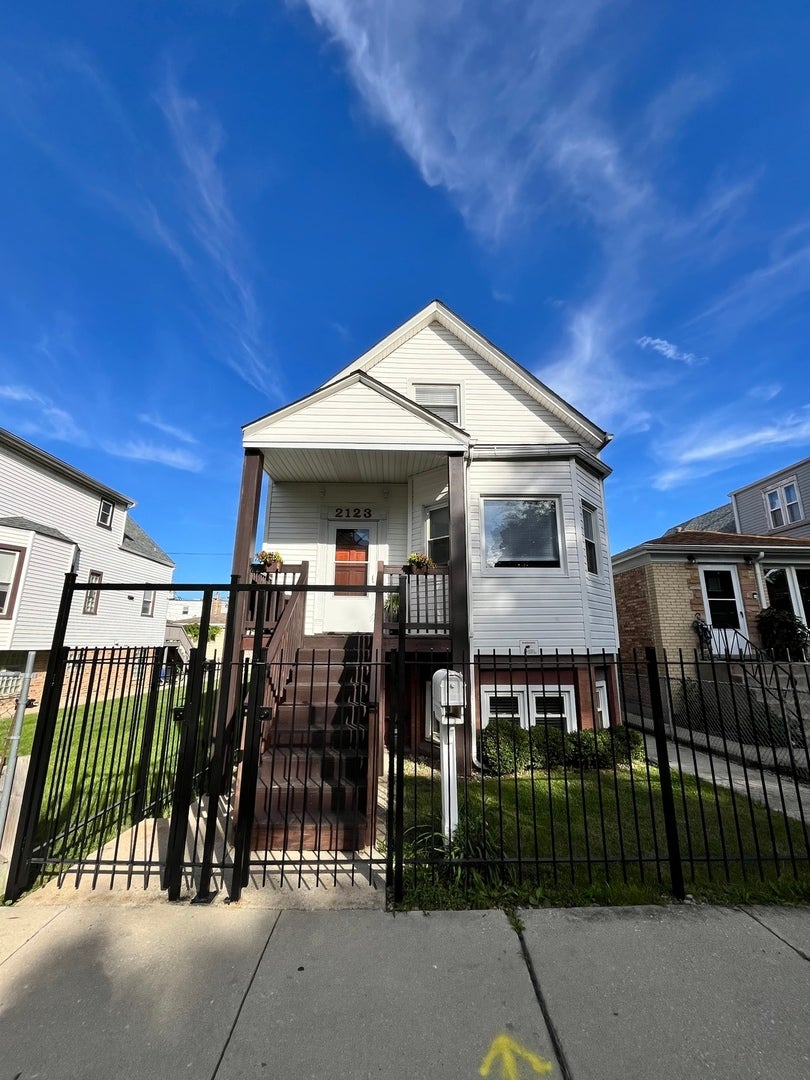 2123 N KARLOV Avenue