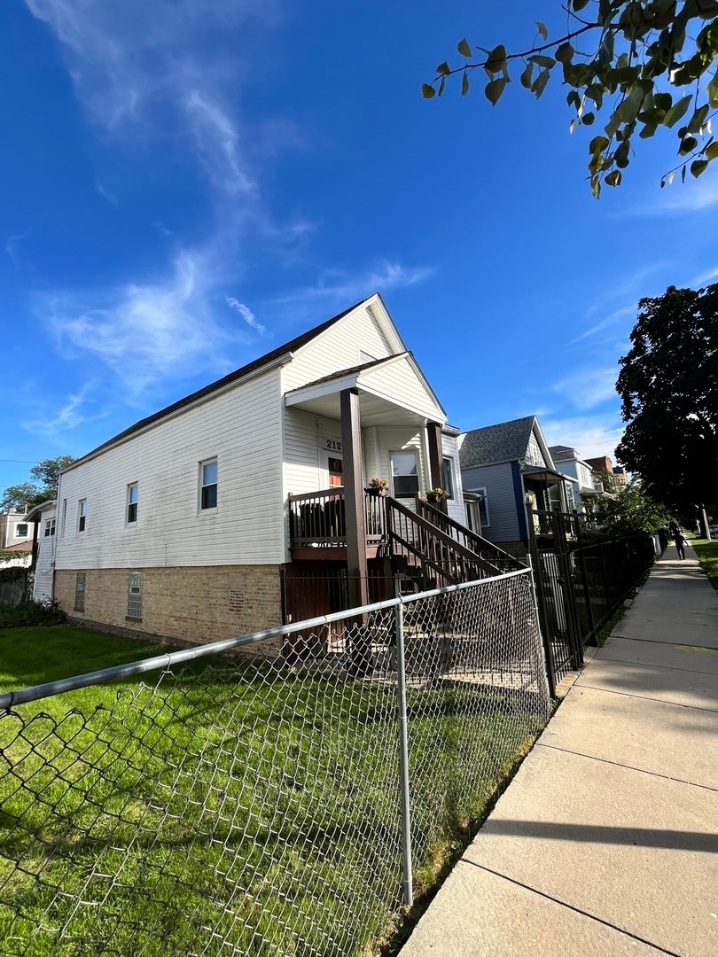 2123 N KARLOV Avenue