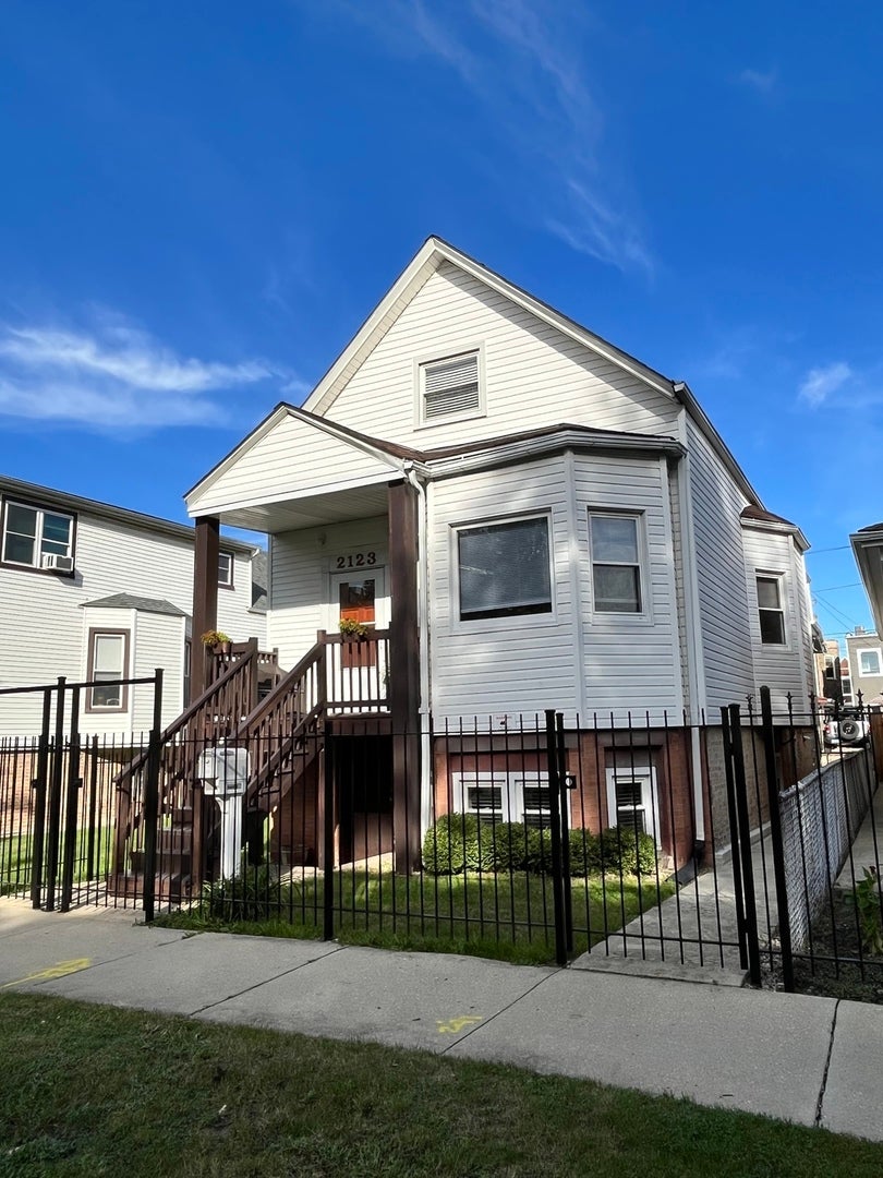 2123 N KARLOV Avenue