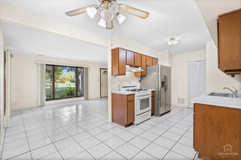 Tiny photo for 753 Moore Drive #753, Elk Grove Village, IL 60007 (MLS # 12780926)