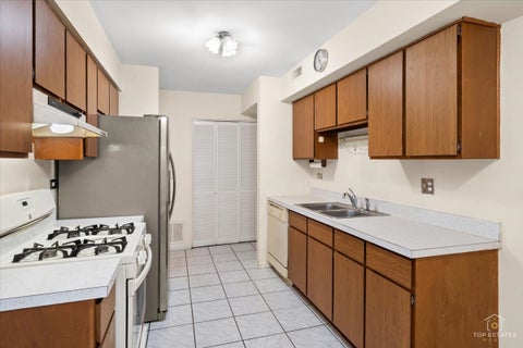Tiny photo for 753 Moore Drive #753, Elk Grove Village, IL 60007 (MLS # 12780926)