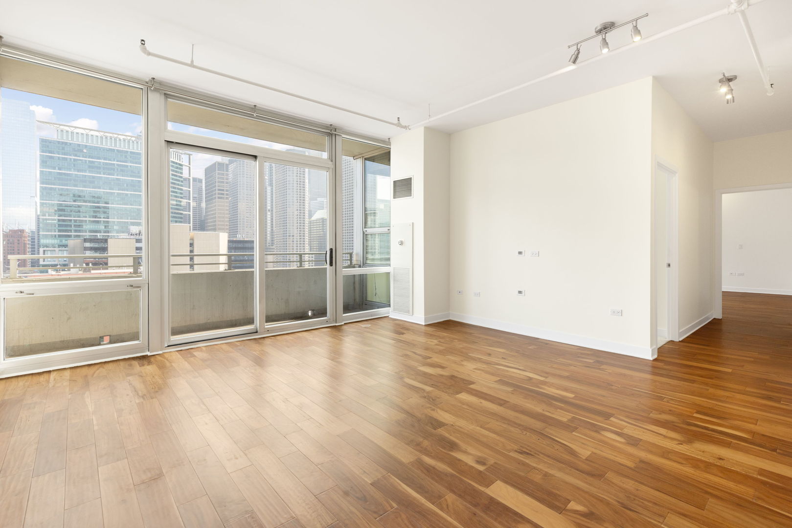 737 W Washington Boulevard 1204