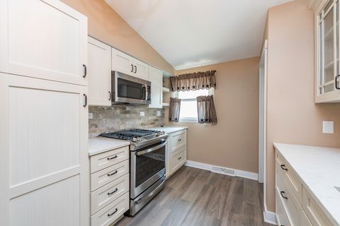Tiny photo for 919 Charles Avenue, Winthrop Harbor, IL 60096 (MLS # 12438406)