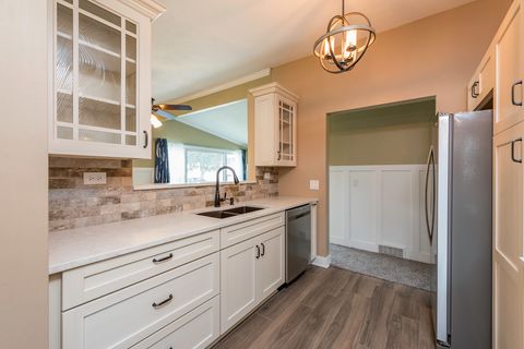 Tiny photo for 919 Charles Avenue, Winthrop Harbor, IL 60096 (MLS # 12438406)
