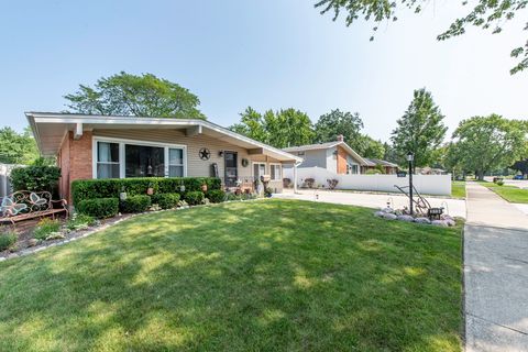 Tiny photo for 919 Charles Avenue, Winthrop Harbor, IL 60096 (MLS # 12438406)