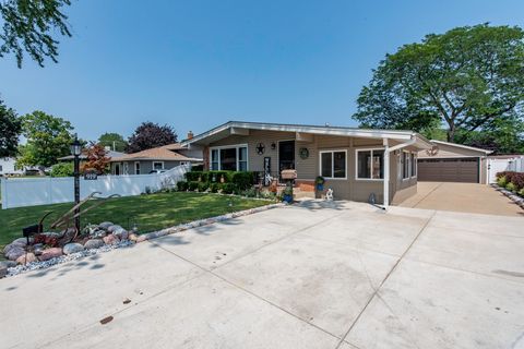 Tiny photo for 919 Charles Avenue, Winthrop Harbor, IL 60096 (MLS # 12438406)