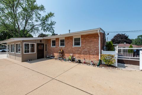 Tiny photo for 919 Charles Avenue, Winthrop Harbor, IL 60096 (MLS # 12438406)
