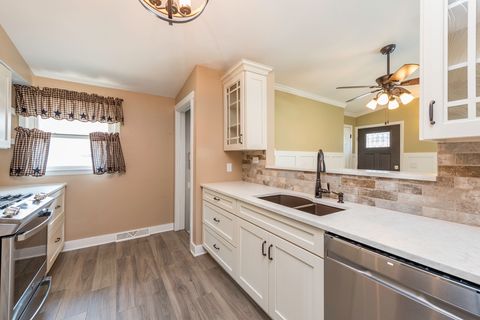 Tiny photo for 919 Charles Avenue, Winthrop Harbor, IL 60096 (MLS # 12438406)