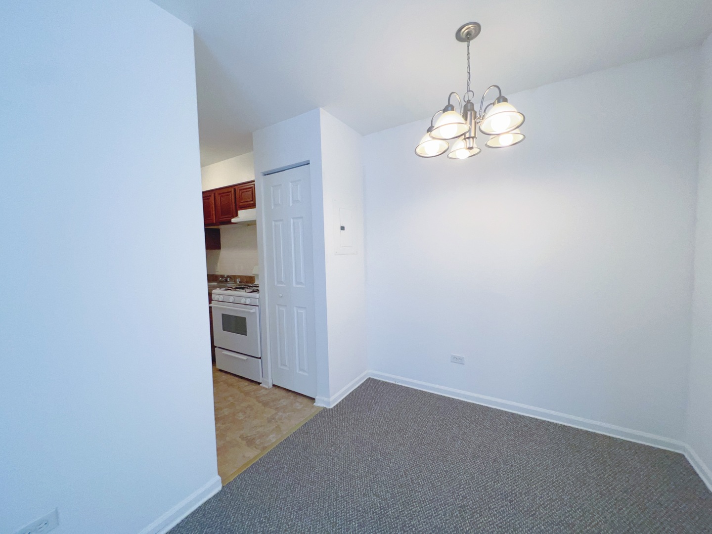 736 W Buena Avenue 304