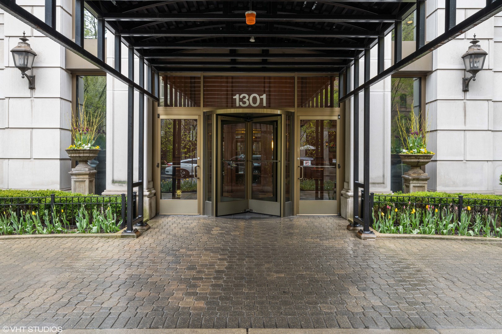 1301 N Dearborn Street 306-307