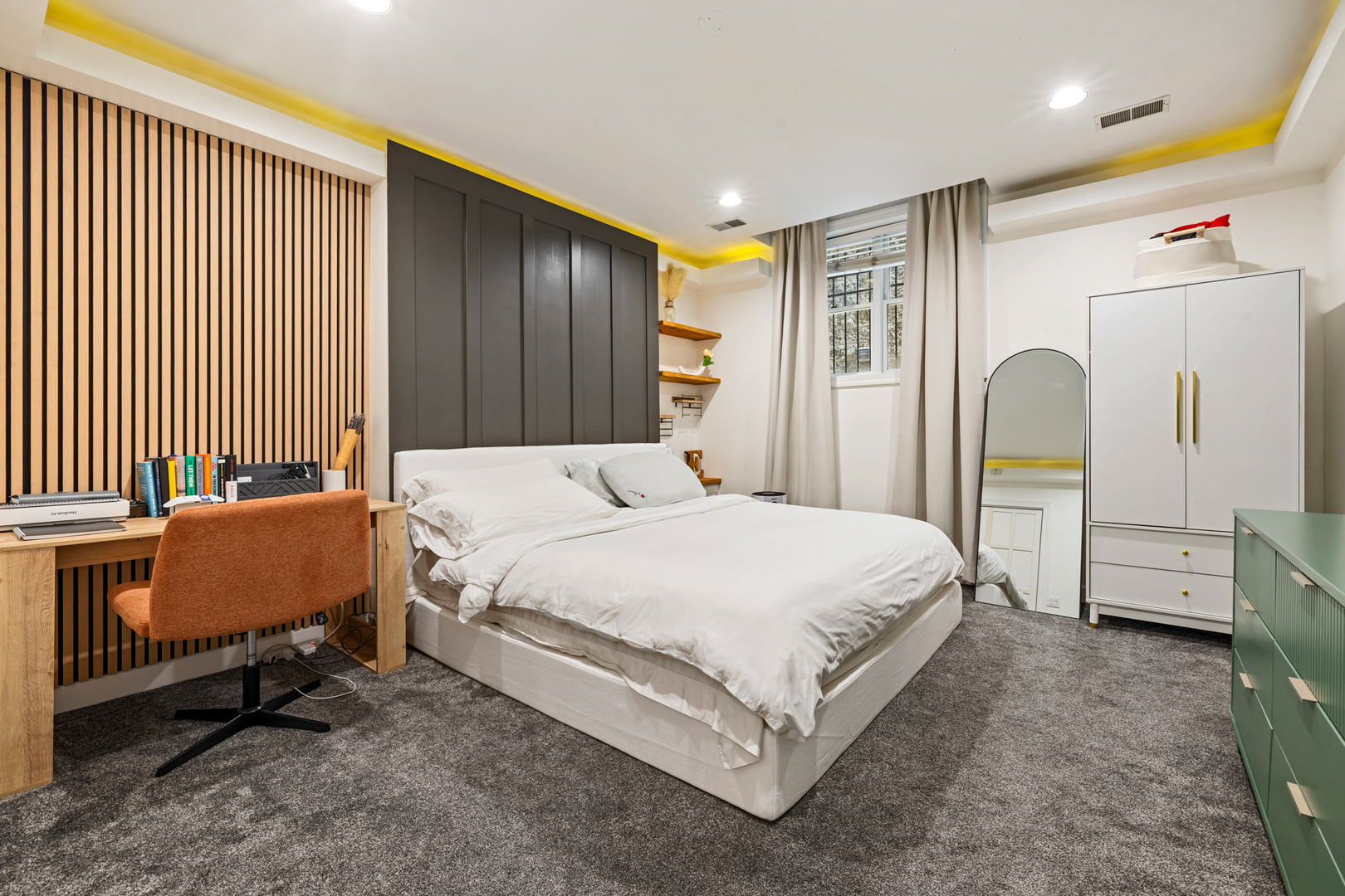 2625 N Ashland Avenue 1B