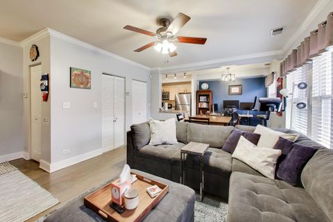 Tiny photo for 3450 N Janssen Avenue #1B, Chicago, IL 60657 (MLS # 12589530)