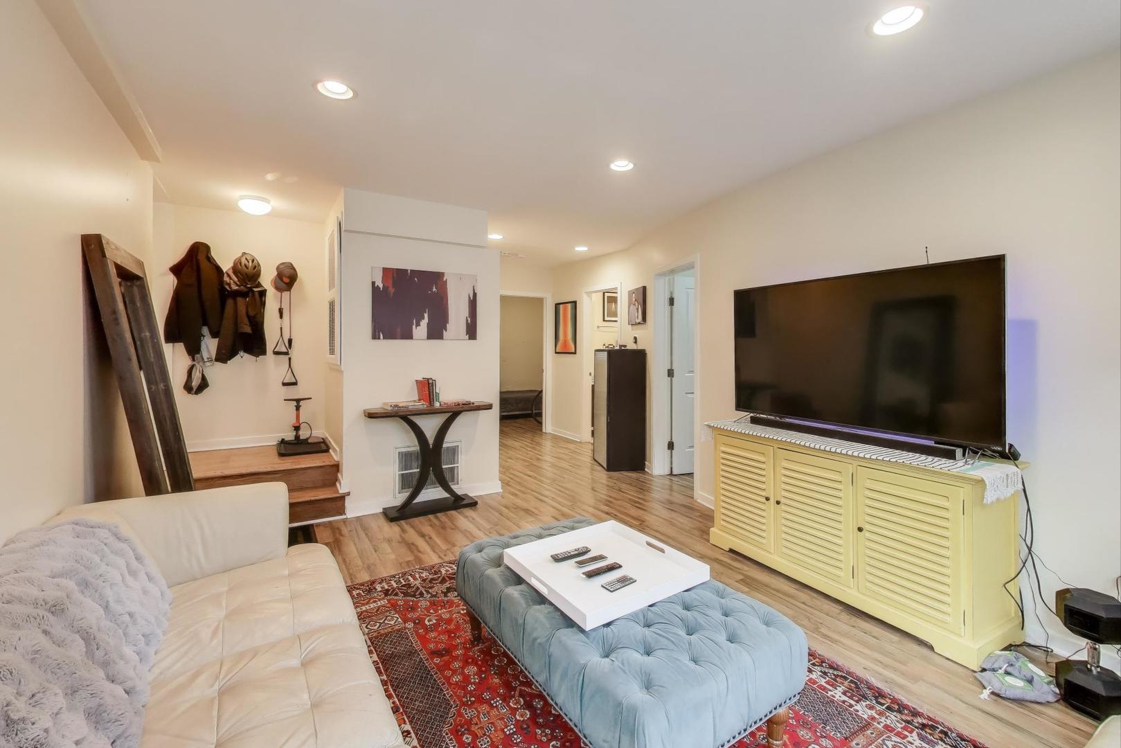 1655 N Fairfield Avenue 102