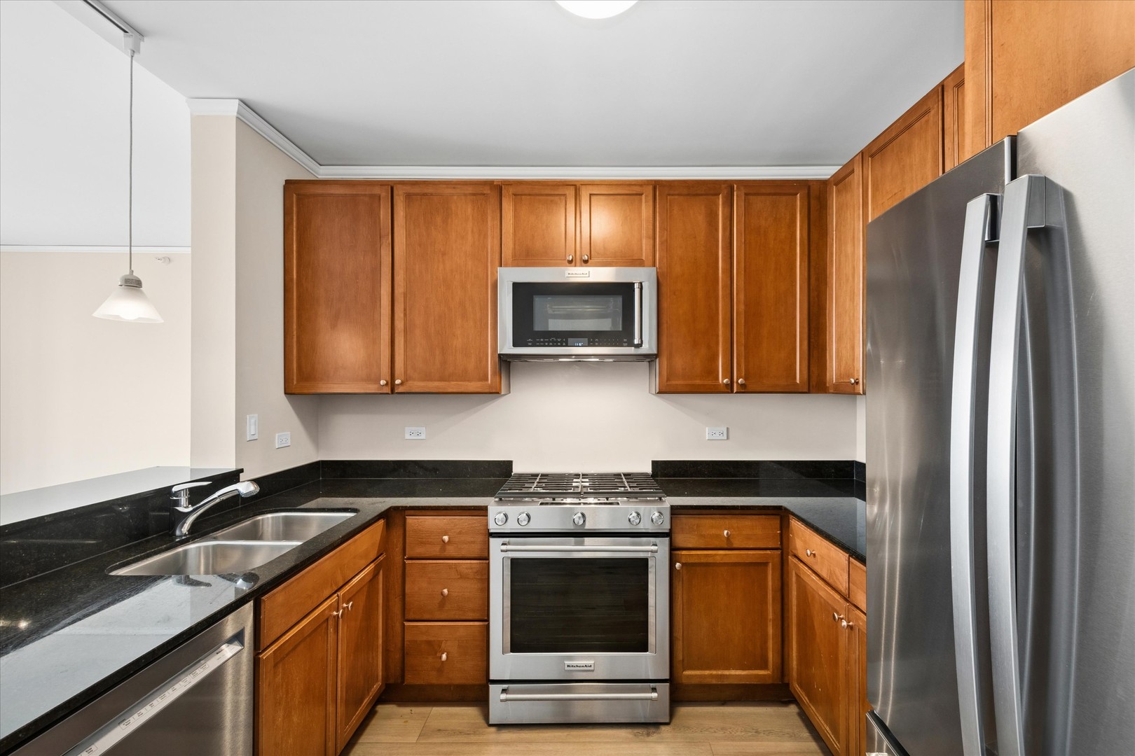 225 N Columbus Drive 6903