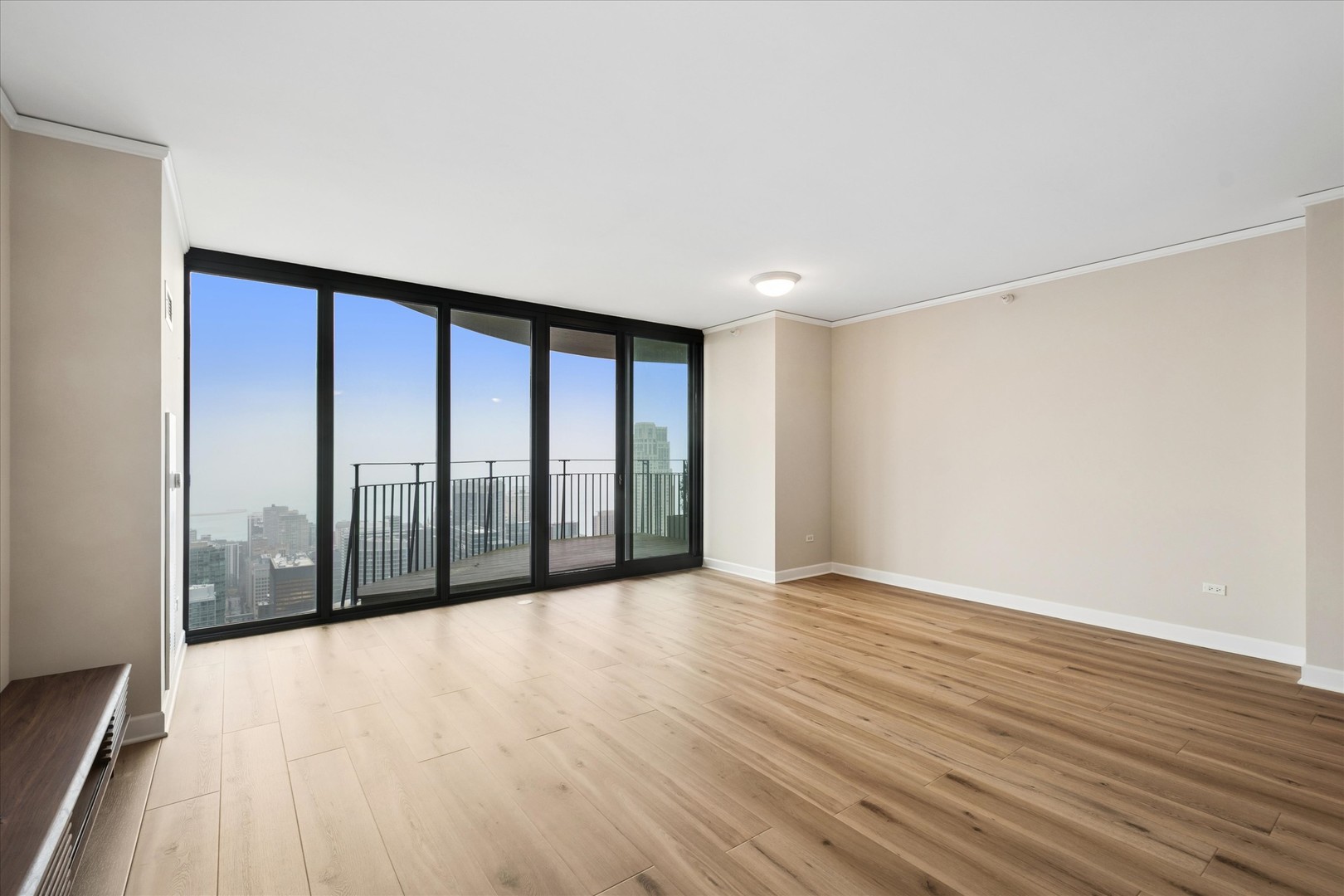 225 N Columbus Drive 6903