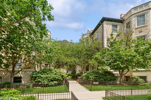 Photo of 542 W Brompton Avenue #1N, Chicago, IL 60657 (MLS # 12709469)