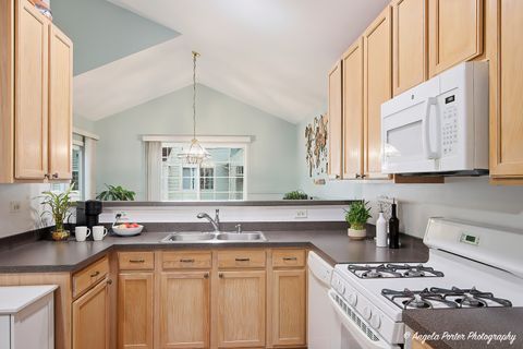 Tiny photo for 324 New Haven Drive #324, Cary, IL 60013 (MLS # 12613595)