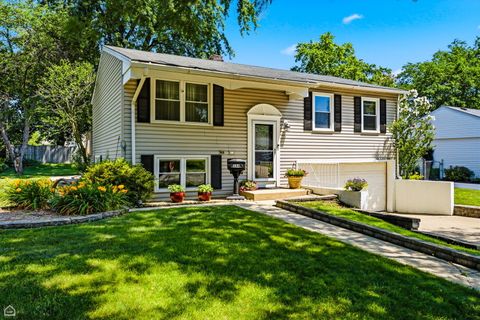 Tiny photo for 256 Mark Avenue, Glendale Heights, IL 60139 (MLS # 12698365)