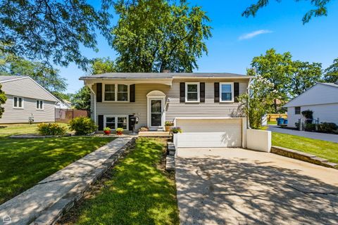 Tiny photo for 256 Mark Avenue, Glendale Heights, IL 60139 (MLS # 12698365)