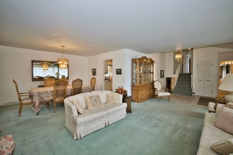 Tiny photo for 4351 W Chase Avenue, Lincolnwood, IL 60712 (MLS # 12648374)