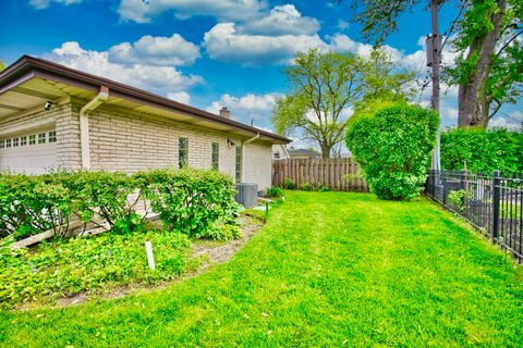 Tiny photo for 4351 W Chase Avenue, Lincolnwood, IL 60712 (MLS # 12648374)