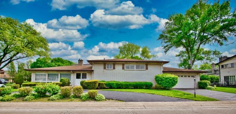 Photo of 4351 W Chase Avenue, Lincolnwood, IL 60712 (MLS # 12648374)