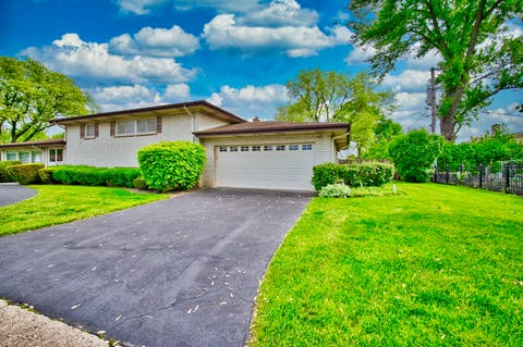 Tiny photo for 4351 W Chase Avenue, Lincolnwood, IL 60712 (MLS # 12648374)