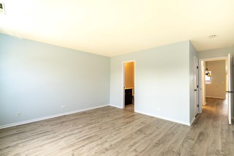 Tiny photo for 629 W Streamwood Boulevard #B, Streamwood, IL 60107 (MLS # 12607940)