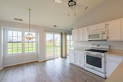 Tiny photo for 629 W Streamwood Boulevard #B, Streamwood, IL 60107 (MLS # 12607940)