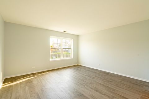 Tiny photo for 629 W Streamwood Boulevard #B, Streamwood, IL 60107 (MLS # 12607940)