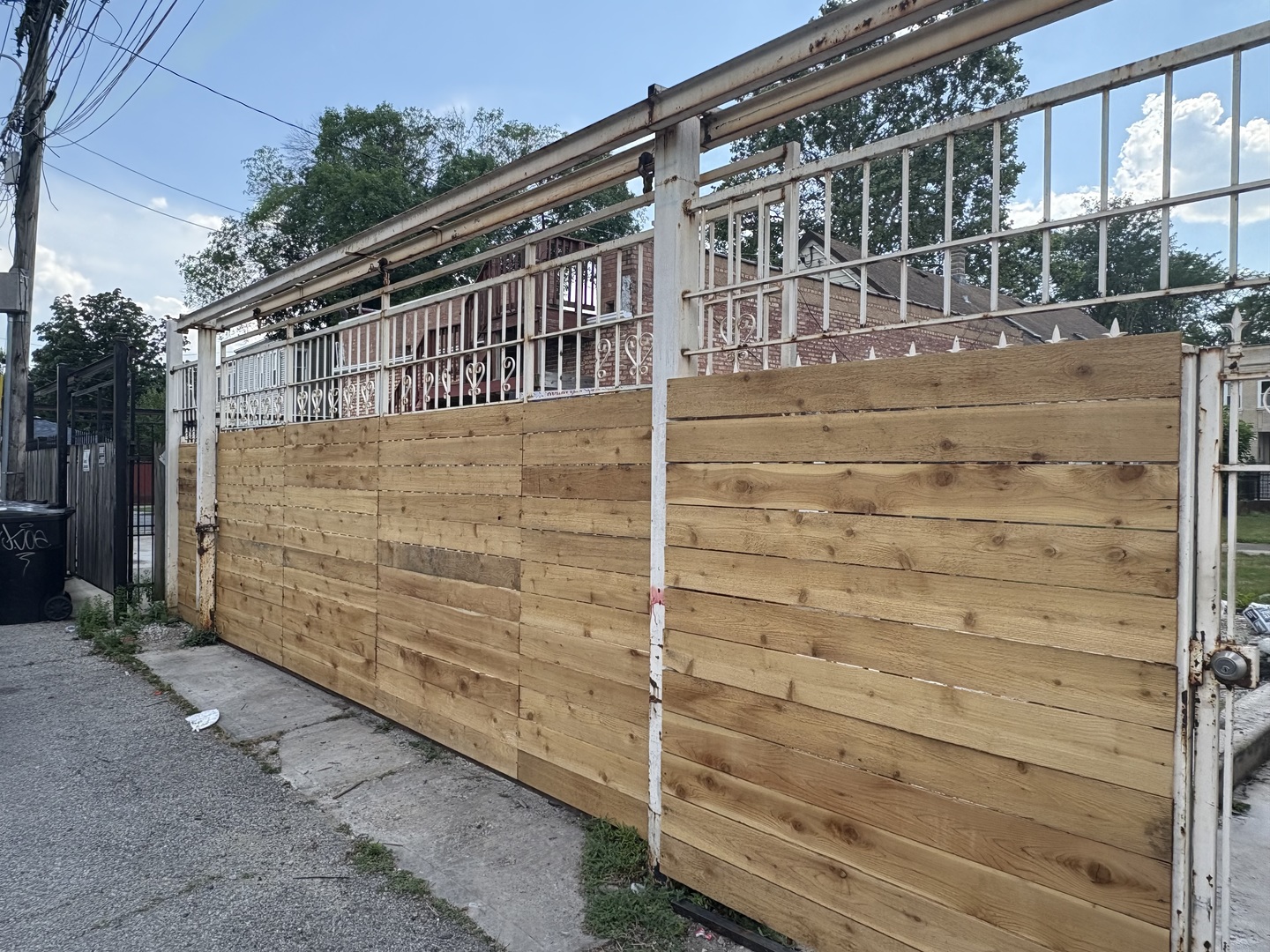 2503 N Lotus Avenue