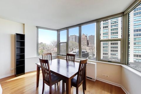 Tiny photo for 525 W Hawthorne Place #606, Chicago, IL 60657 (MLS # 12616956)