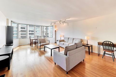 Tiny photo for 525 W Hawthorne Place #606, Chicago, IL 60657 (MLS # 12616956)