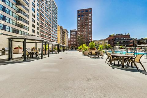 Tiny photo for 525 W Hawthorne Place #606, Chicago, IL 60657 (MLS # 12616956)
