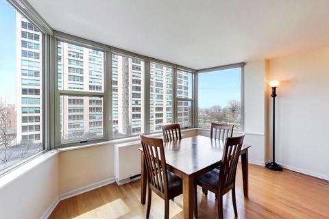 Tiny photo for 525 W Hawthorne Place #606, Chicago, IL 60657 (MLS # 12616956)