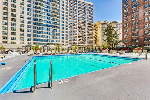 Tiny photo for 525 W Hawthorne Place #606, Chicago, IL 60657 (MLS # 12616956)