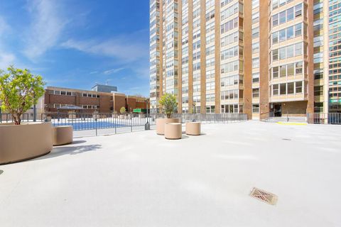 Tiny photo for 525 W Hawthorne Place #606, Chicago, IL 60657 (MLS # 12616956)