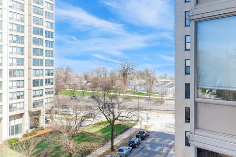 Tiny photo for 525 W Hawthorne Place #606, Chicago, IL 60657 (MLS # 12616956)