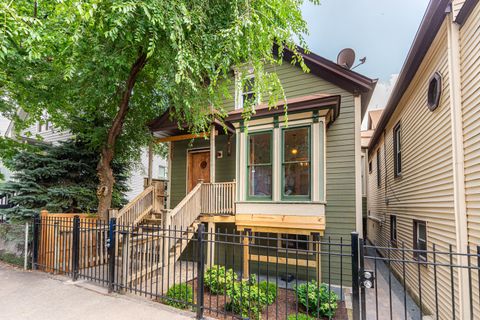 2735 W Saint Georges Court Chicago IL 60647