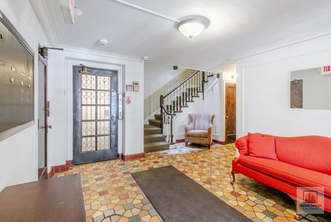 Tiny photo for 200 S Maple Avenue #12, Oak Park, IL 60302 (MLS # 12582105)