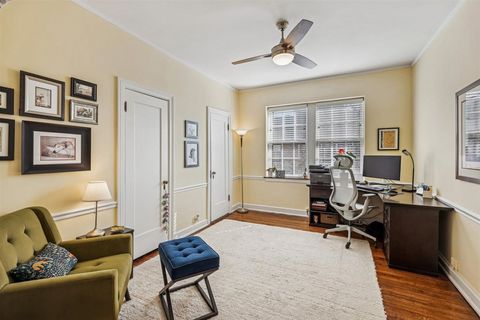 Tiny photo for 200 S Maple Avenue #12, Oak Park, IL 60302 (MLS # 12582105)