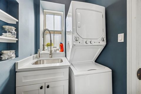 Tiny photo for 200 S Maple Avenue #12, Oak Park, IL 60302 (MLS # 12582105)