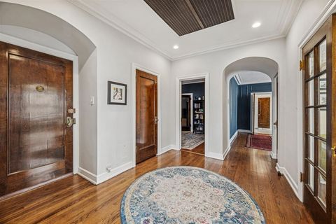 Tiny photo for 200 S Maple Avenue #12, Oak Park, IL 60302 (MLS # 12582105)